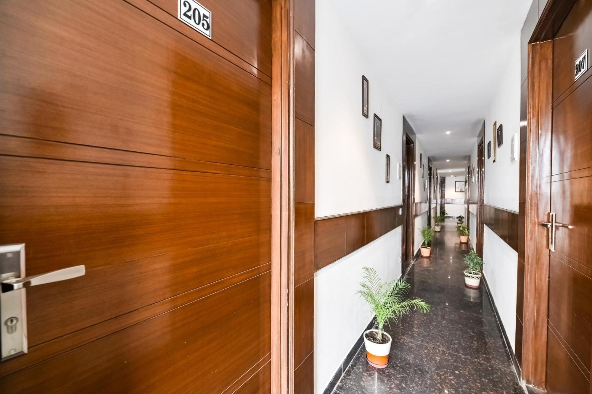 Hotel O Premium Rooms Chhatarpur Нью-Делі Екстер'єр фото