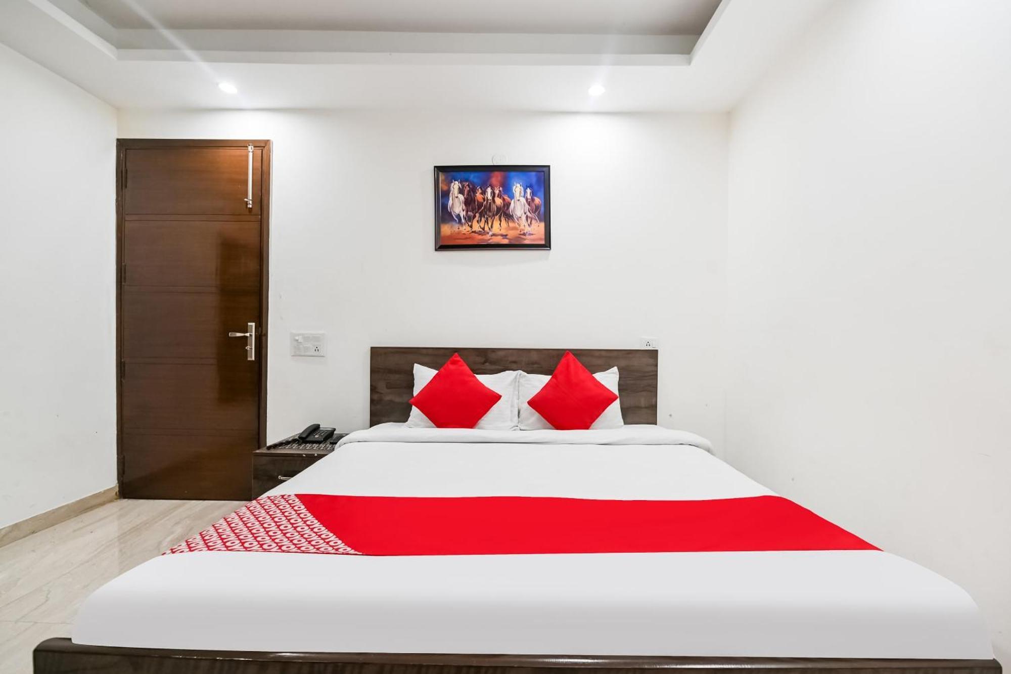 Hotel O Premium Rooms Chhatarpur Нью-Делі Екстер'єр фото